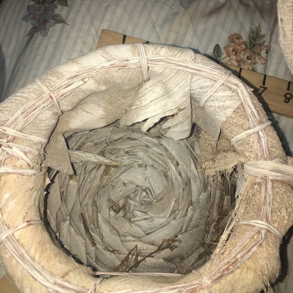 Primitive Style Rustic Round Woven Banana Leaves Basket With Handle White Wash